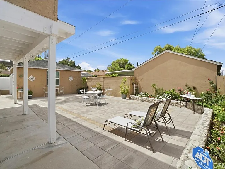 6139 Jamieson Ave — Photo 37