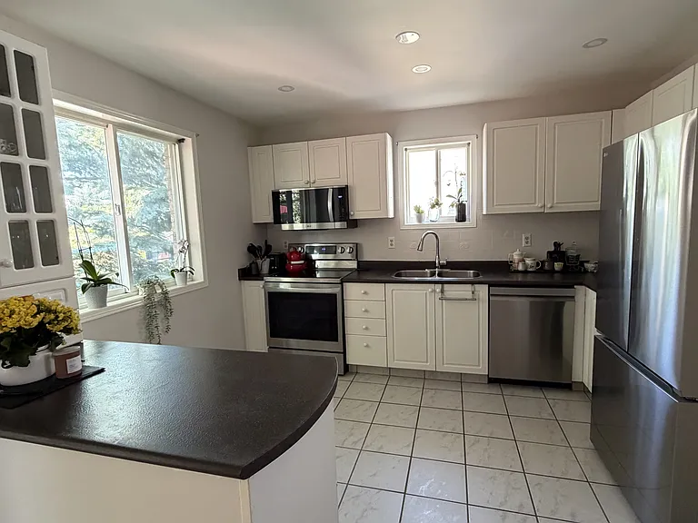 Taylor Dr — Photo 5