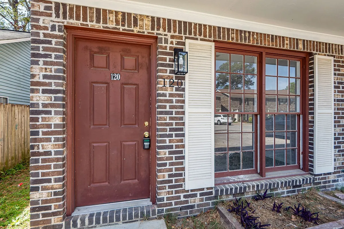 Building Photo - 120 Colonial Ct