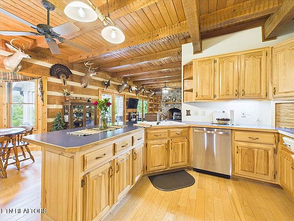 9th image of 1457 Smithfield Rd