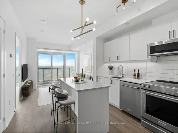 9000 Jane St #1520, Vaughan, ON L4K 0M6