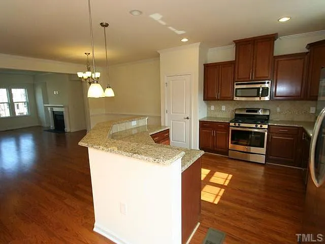 4961 Highcroft Dr — Photo 2