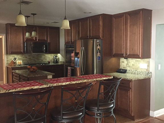 Breakfast Bar - Kitchen
