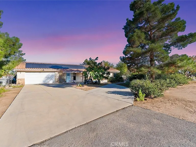 7371 Lyons Ave — Photo 2