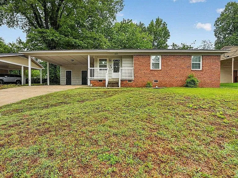 4239 Coventry Dr — Photo 1
