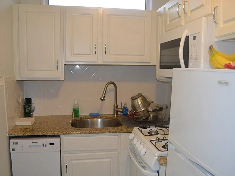 93 Sherman Ave #5 — Photo 6