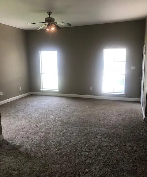453 Winterhaven Dr — Photo 4