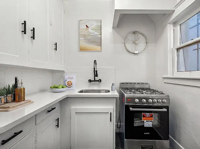 623 E Broadway #5 — Photo 10