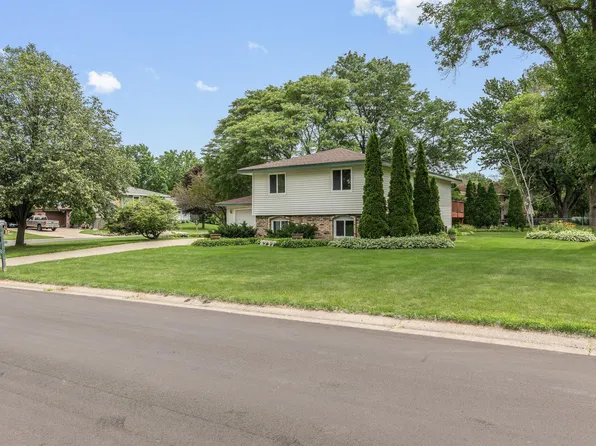 8212 Vincent Ave N, Brooklyn Park, MN 55444