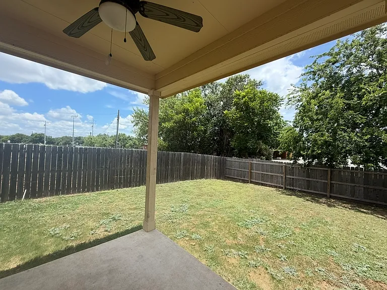 1139 Renee Way — Photo 12