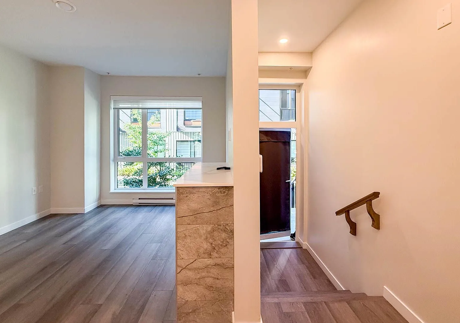 3 bed, 1080 sqft, $4,230 — Photo 3