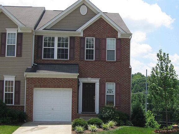 front of condo with garage