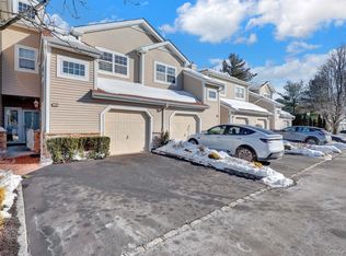 202 Carriage Lane, Plainview, NY 11803