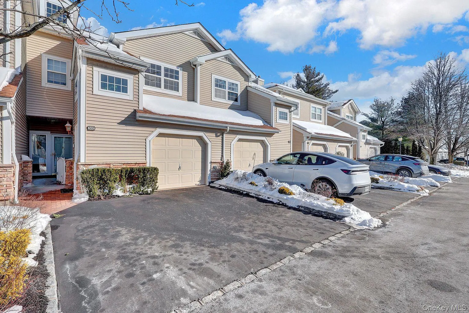 202 Carriage Lane photo 1