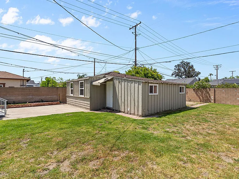 2109 N Valley St — Photo 9