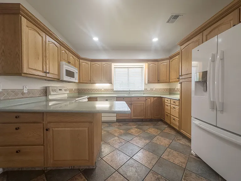 11513 W Kansas Ave — Photo 9