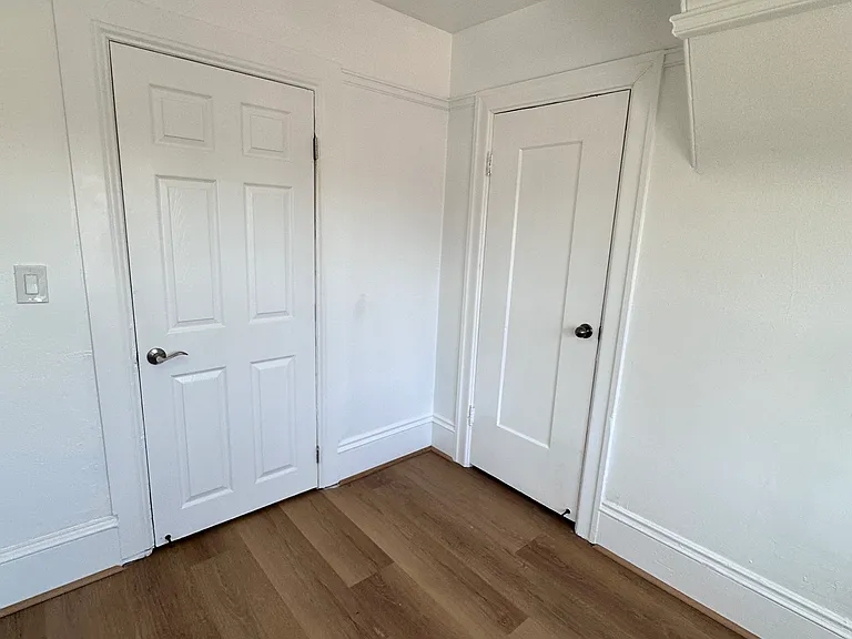 679 31st St #B — Photo 30