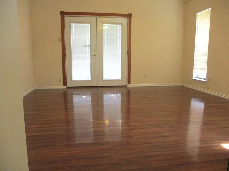 203 Yorkshire Ct — Photo 21