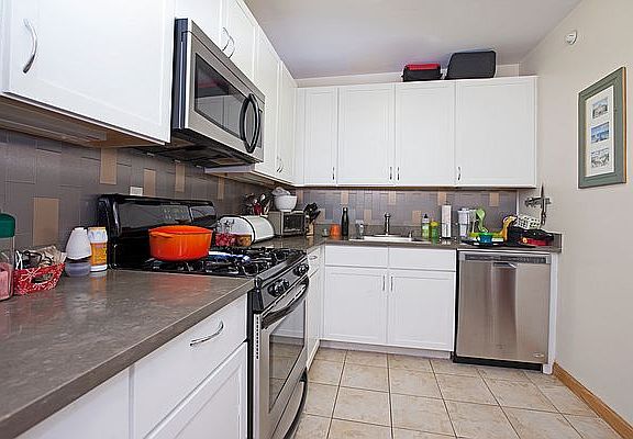 3rd image of 163 Saint Nicholas Ave APT 6C