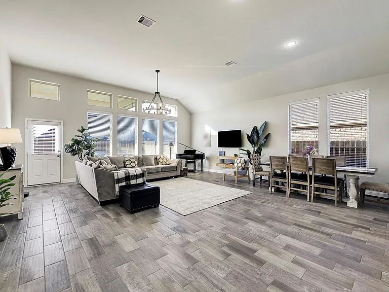 5215 Baroness Ln — Photo 10