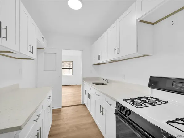 3 Fordham Hill Oval image 10 of 29