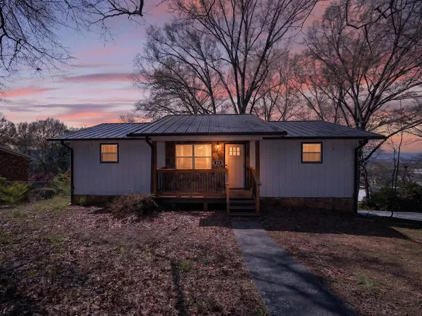 405 Dempsey Ln, Rossville, GA 30741