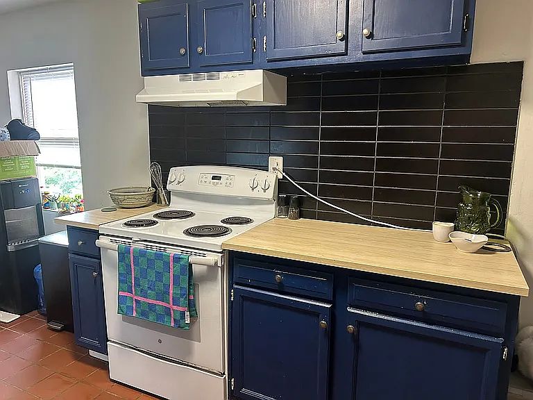 1st image of 1325 Chase Ave #2