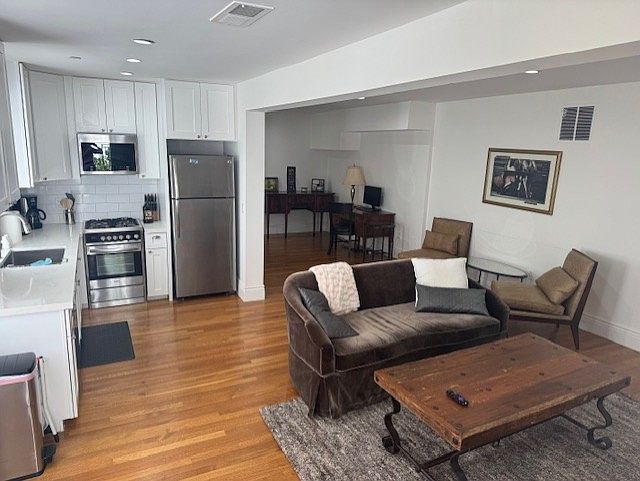 living room/ kitchen