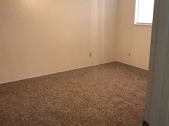 3rd image of 2911 W Caldwell Ave APT A