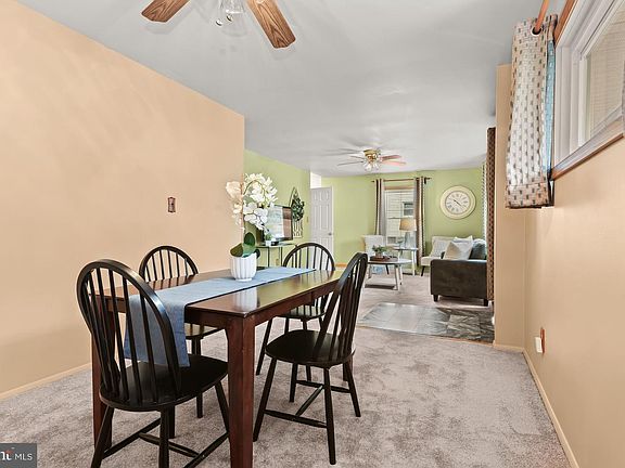 4th image of 121 Tulip Dr #14