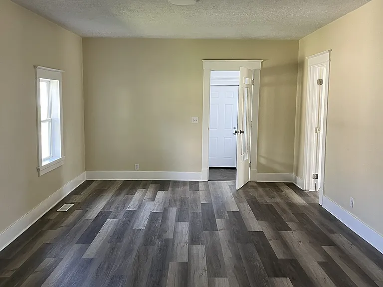 629 E Jefferson St — Photo 6