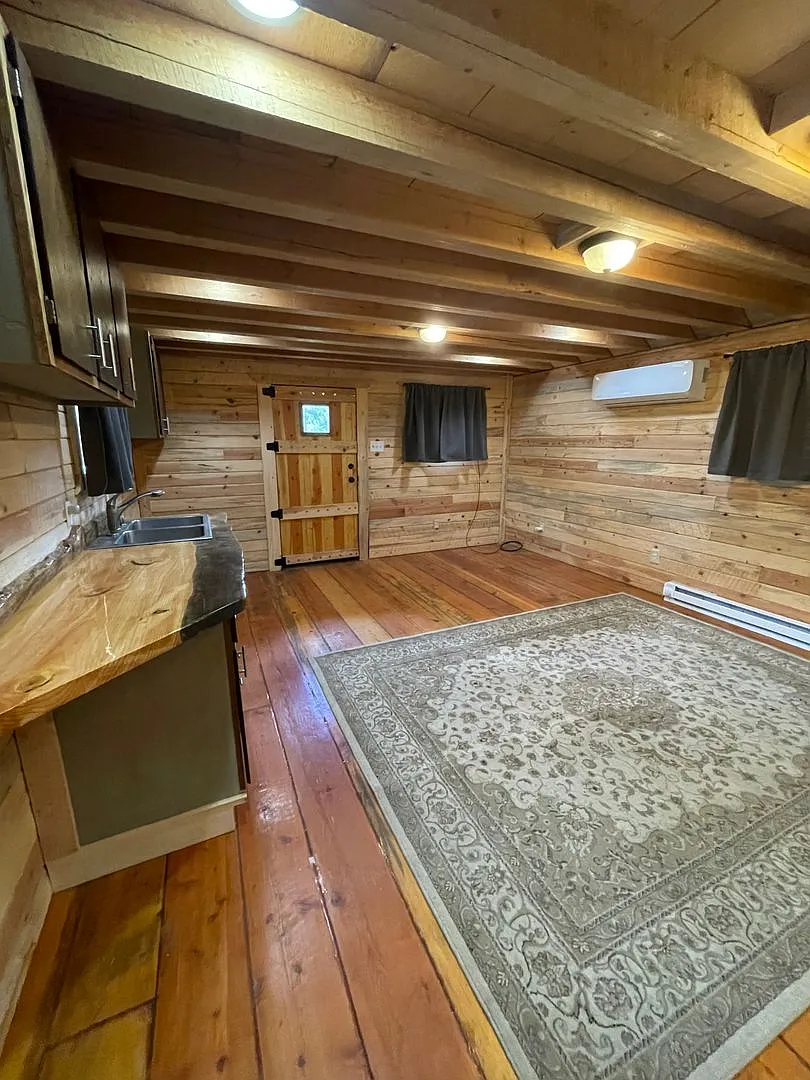 1 Bed 1 Bath in Hamilton — Photo 3