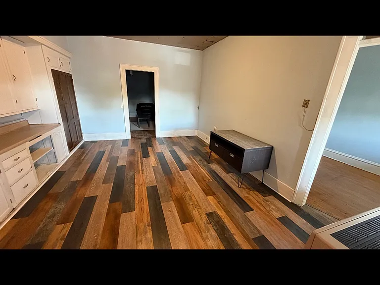 1105 Superior Ave #1/2 — Photo 3