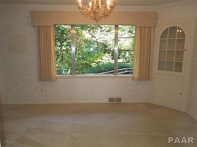 5th image of 151 W Detweiller Dr