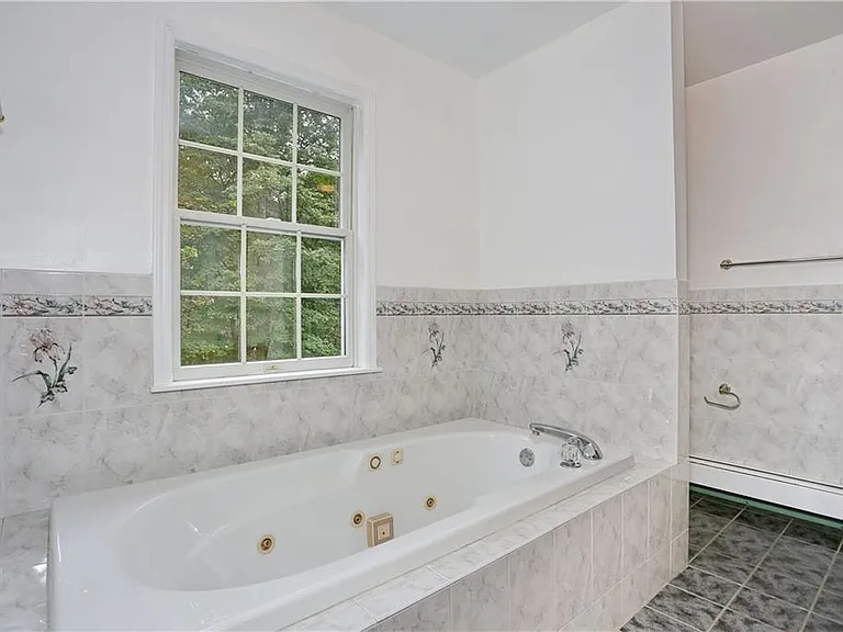 80 Old Quaker Hill Rd — Photo 12
