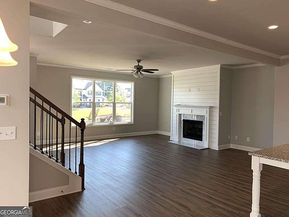 5th image of 5203 Addison St