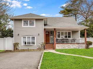 64 Elizabeth Dr, Bethpage, NY 11714