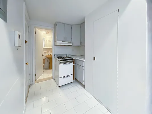 Rented by Kahen Properties | media 11