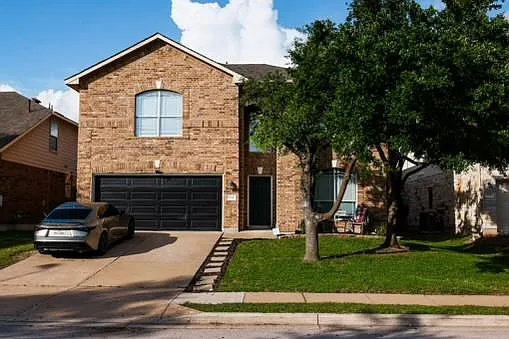 4 bed, 2.5 bath, 2683 sqft, $2,350 — Photo 1