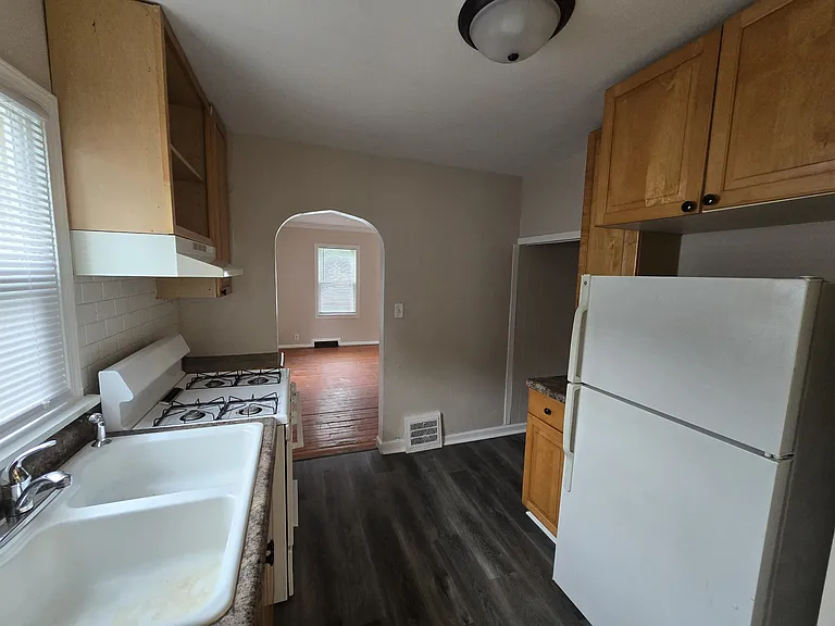 1733 Fremont St — Photo 6