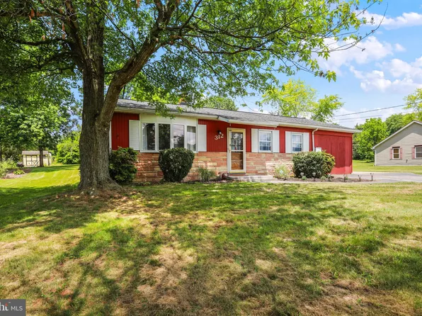 312 Forrest Dr, Gettysburg, PA 17325