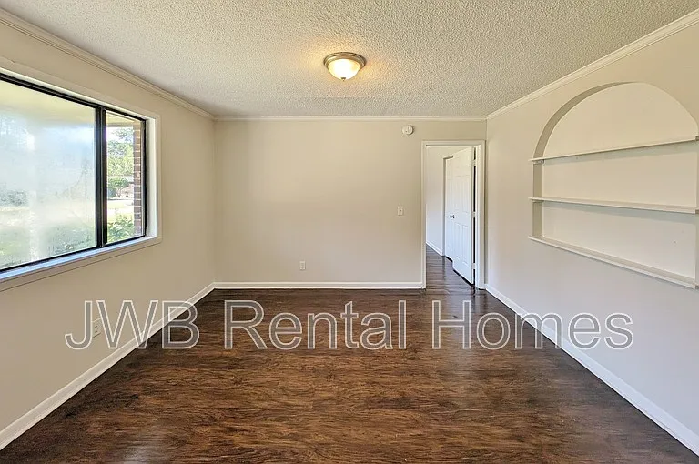 3025 Armstrong St — Photo 5