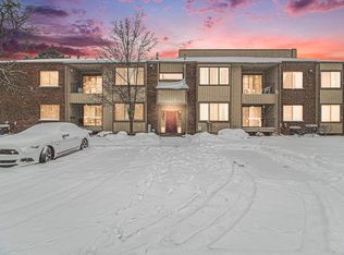 7408 Vassar Dr #B, West Bloomfield, MI 48322