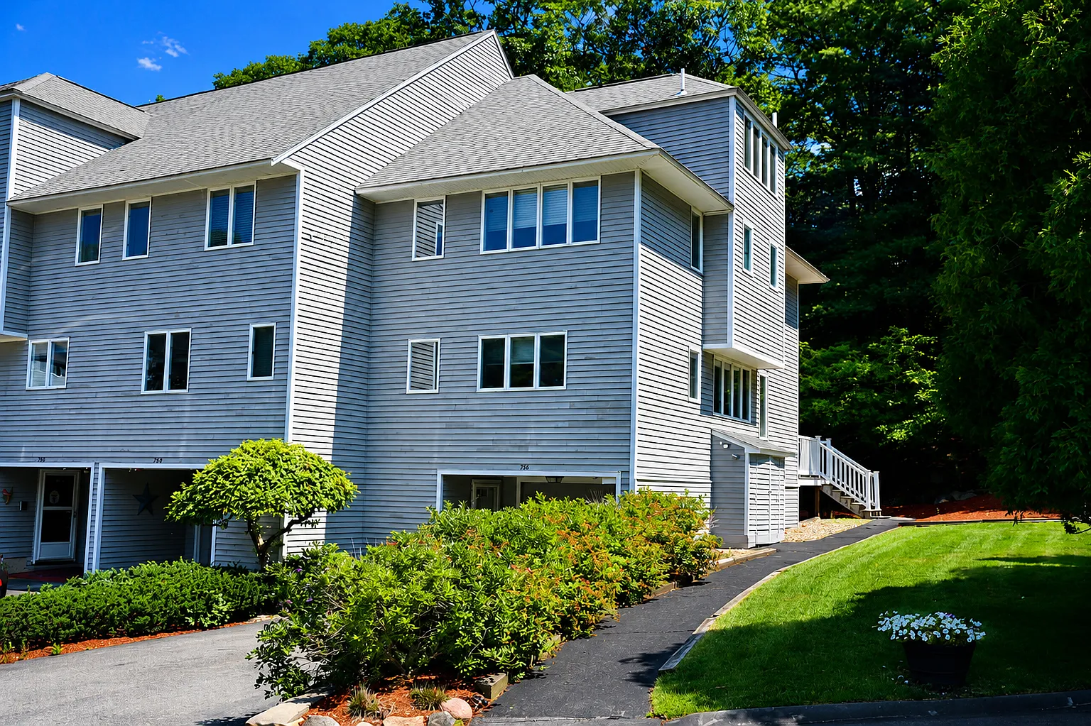 3 bed, 1.5 bath, 2043 sqft, $3,800 — Photo 2