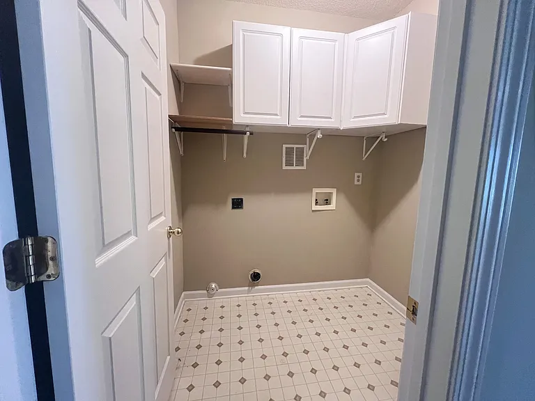 302 Mannington Dr — Photo 21
