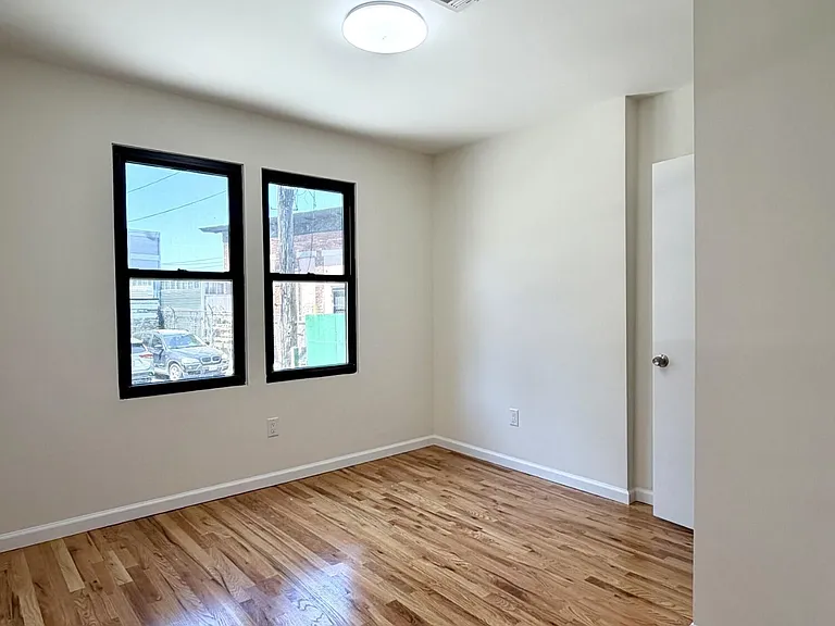 19 Tompkins Ct — Photo 8
