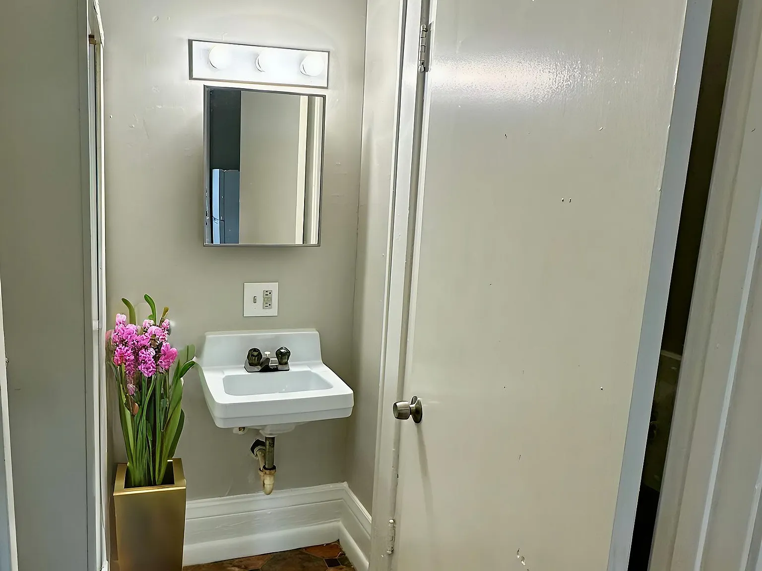 Studio, 350 sqft, $725 — Photo 3