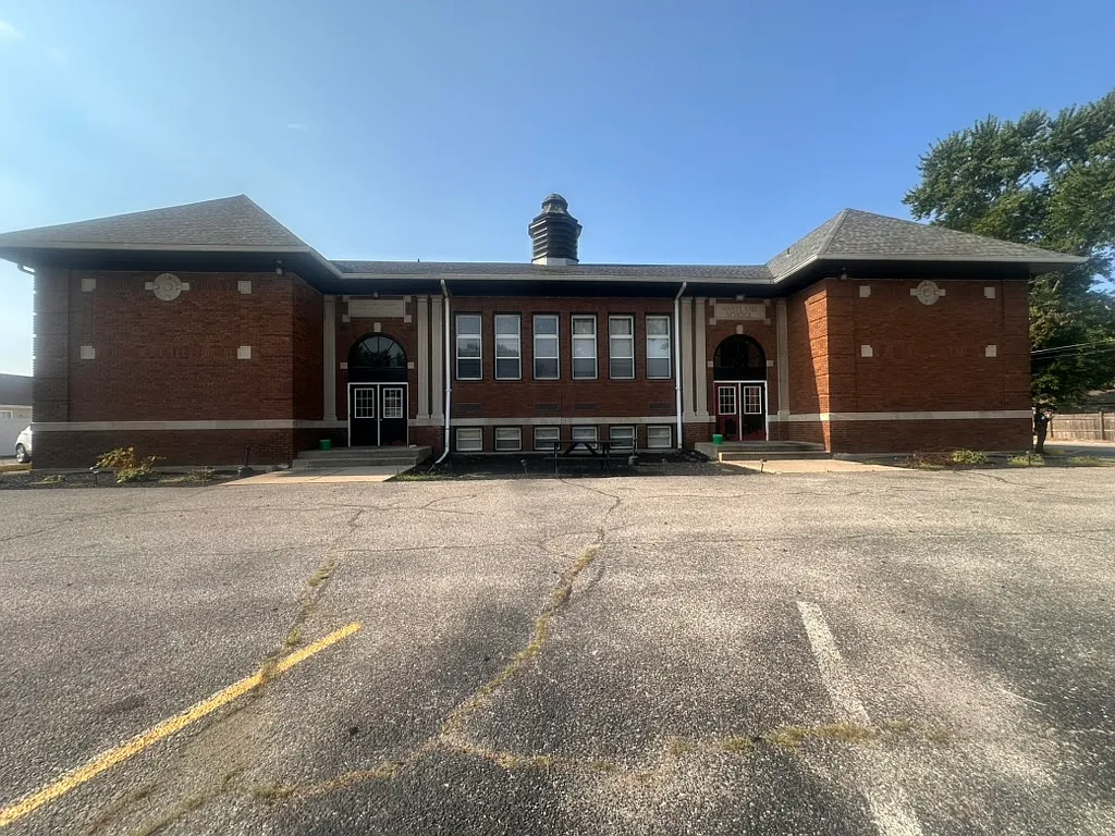 Maryland School Apartments — Photo 1