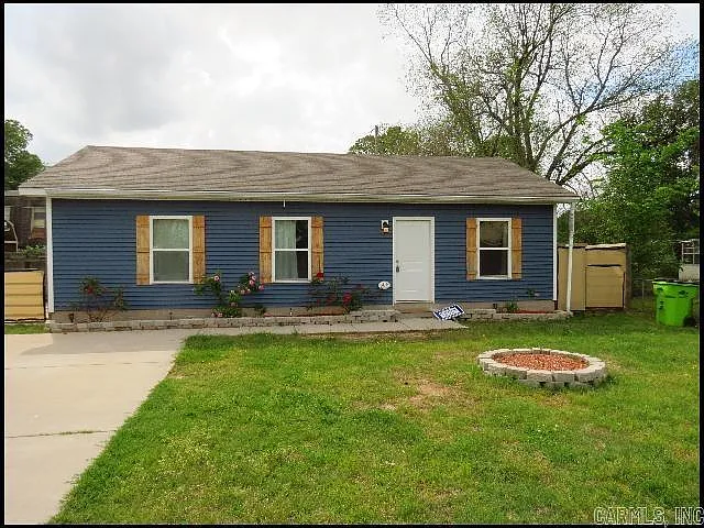 306 Barnes St — Photo 1