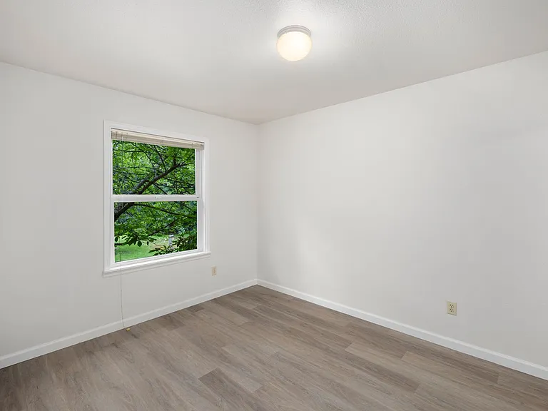 295 NE Alder St — Photo 18